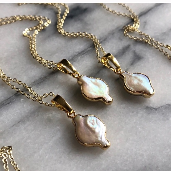 Estrella & Luna Jewelry - Last 1! 🌟HP🌟 Dainty Gold Pearl Necklace